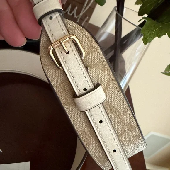 NWT Coach Signature adjustable guitar strap in Light Khaki/Chalk - Picture 7 of 9